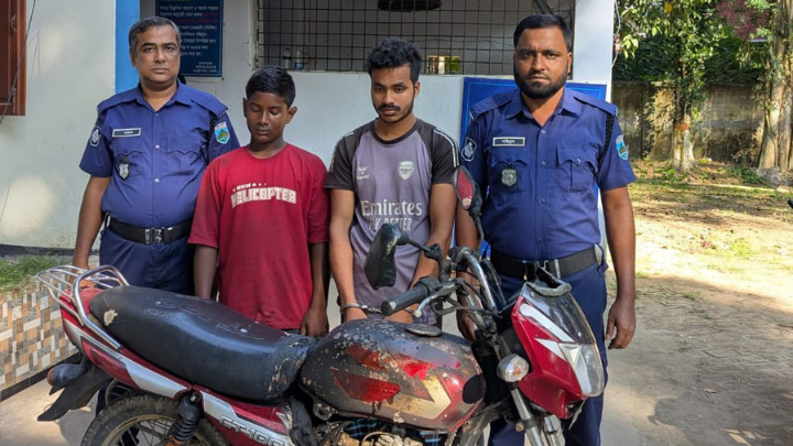 আত্রাইয়ে দুই মোটরসাইকেল চোর আটক
